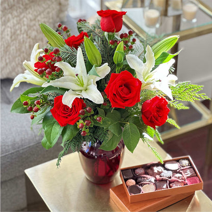 Evergreen Delight Bouquet and Chocolate Gift Set –  Garside Florist, Vancouver WA